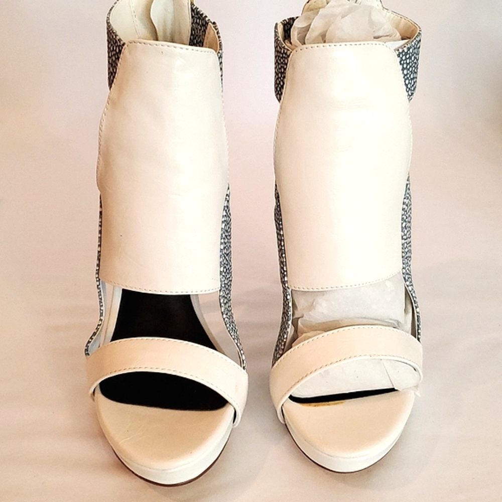Shoedazzle | Camele Green/Black heels - Picture 10 of 16